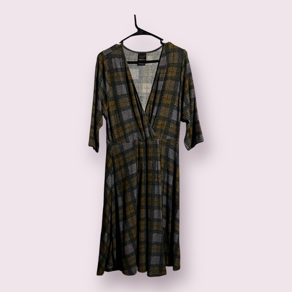 Outlander - The Series Collection from Torrid Women’s Plaid Wrap Dress Size 1 - Picture 2 of 12